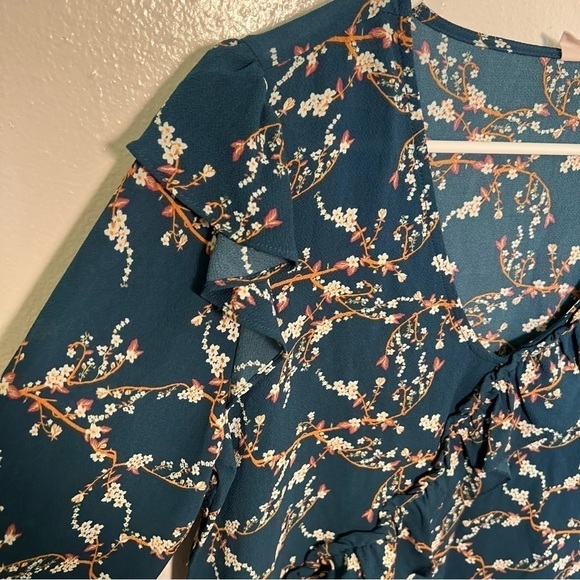 Melrose and Market Long Sleeve Ruffle Top Japanese Branches - Picture 4 of 12